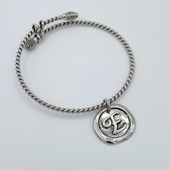 Vintage Signed Cookie Lee Initial E Charm Silver Tone Bangle Bracelet - Picture 1 of 4